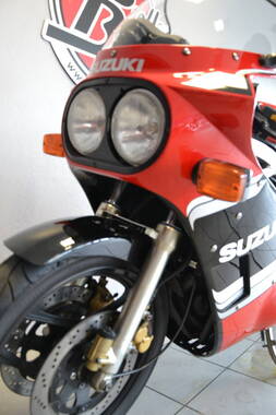 Suzuki 750GSXR 85 (6)