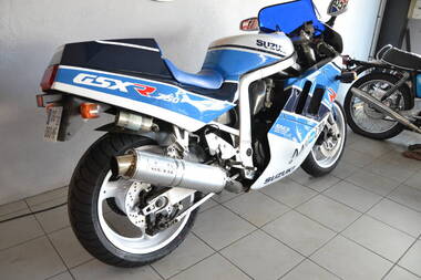 Suzuki GSXR750 (13)