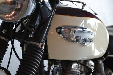 Triumph T120R (1)